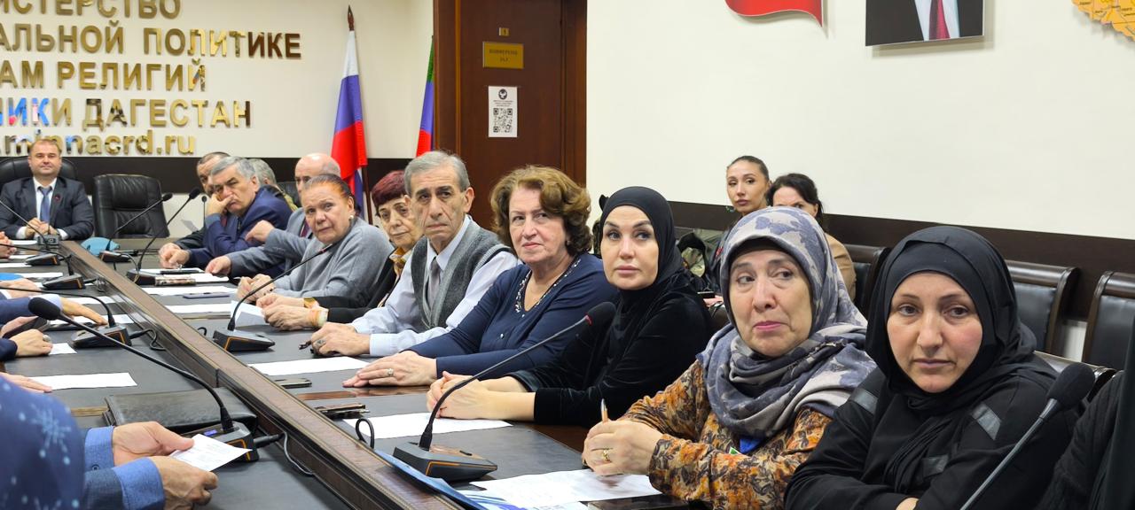 «Герои Отечества: наследие мужества и чести». В Махачкале прошел круглый стол, посвященный Дню Героев Отечества